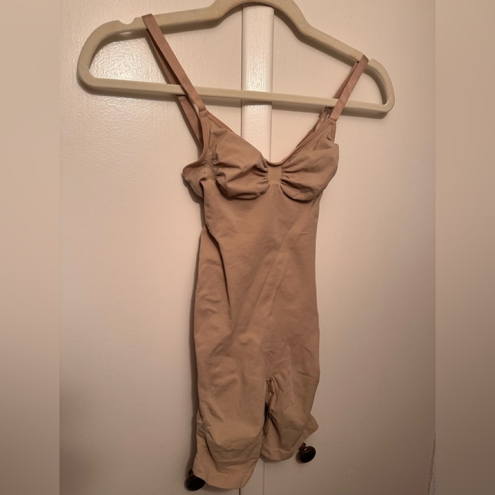 🤎 SKIMS Seamless Sculpt Mid Thigh Bodysuit NWOT Medium